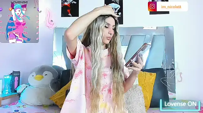 Snapshot of supradoll chatting on February 10, 5:30 pm supradoll online show from February 10, 5:30 pm