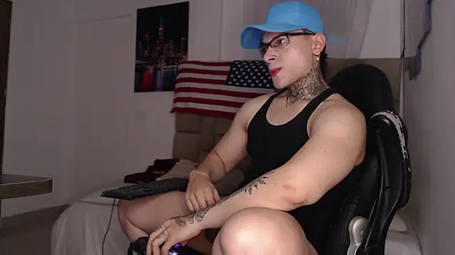 Snapshot of DennisWalkerr chatting on February 20, 1:14 am DennisWalkerr online show from February 20, 1:14 am