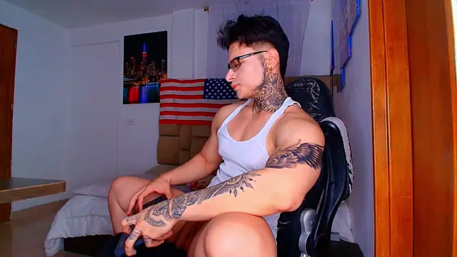 Snapshot of DennisWalkerr chatting on December 3, 10:41 pm DennisWalkerr online show from December 3, 10:41 pm