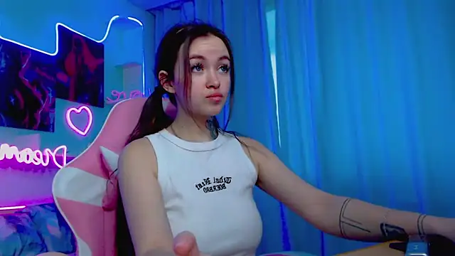 Snapshot of Naughty_Mable chatting on January 2, 3:05 am Naughty Mable online show from January 2, 3:05 am