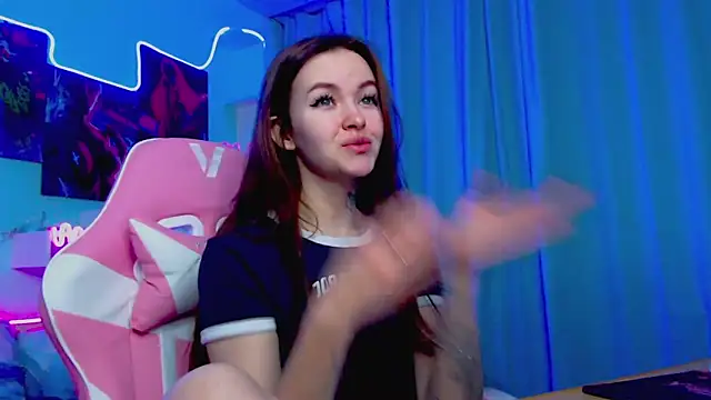 Snapshot of Naughty_Mable chatting on January 3, 1:05 am Naughty Mable online show from January 3, 1:05 am