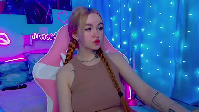 Snapshot of Naughty_Mable chatting on February 7, 1:47 am Naughty Mable online show from February 7, 1:47 am