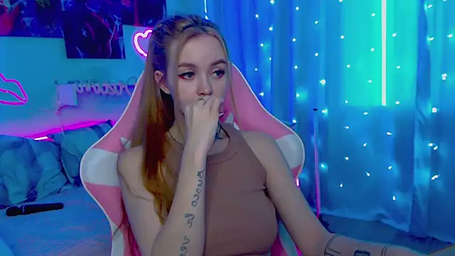 Snapshot of Naughty_Mable chatting on February 15, 7:06 am Naughty Mable online show from February 15, 7:06 am