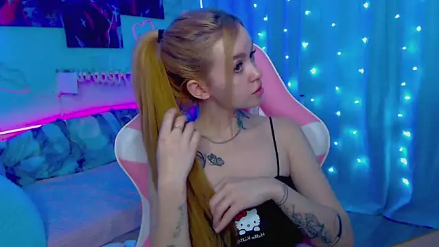 Snapshot of Naughty_Mable chatting on February 27, 6:50 am Naughty Mable online show from February 27, 6:50 am
