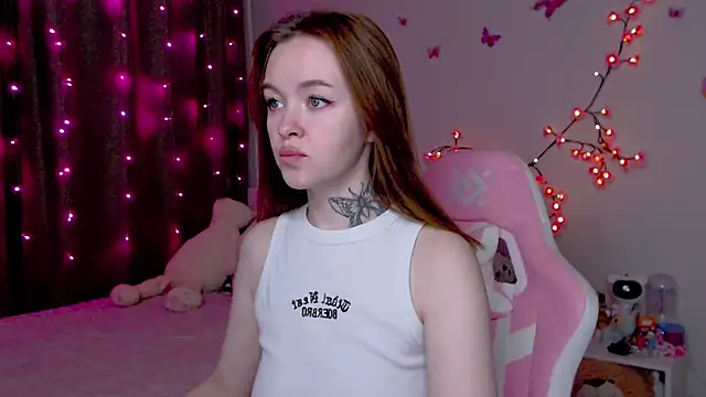 Snapshot of Naughty_Mable chatting on October 22, 11:59 pm Naughty Mable online show from October 22, 11:59 pm