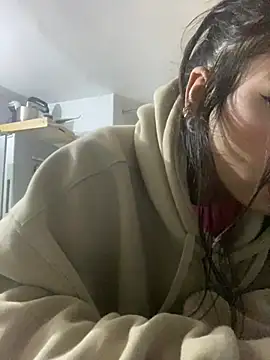 Snapshot of lauuraww chatting on March 5, 5:50 am lauuraww online show from March 5, 5:50 am