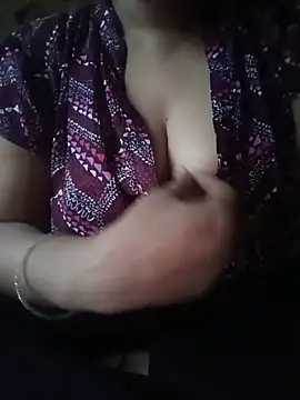 Snapshot of Soniya_444 chatting on May 25, 1:39 pm Soniya 444 online show from May 25, 1:39 pm