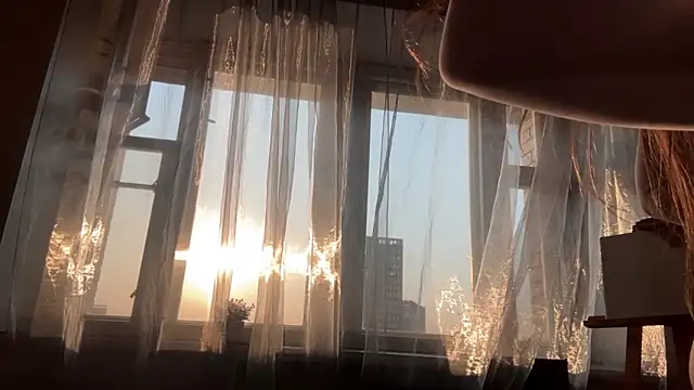 eva varnerr online show from March 11, 5:13 am