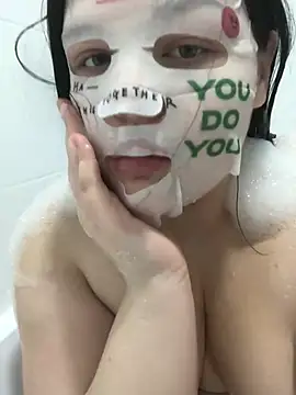 Charlotte Ros online show from January 17, 2:07 pm