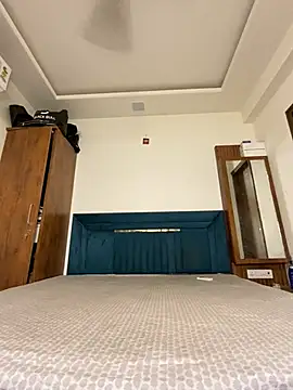 ahista online show from April 17, 8:45 pm