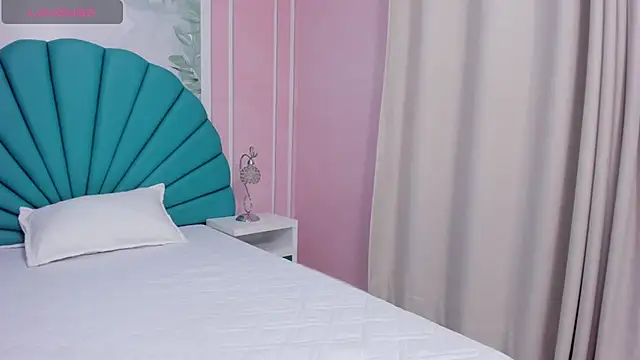 Snapshot of Daphne_Fox_ chatting on February 23, 2:29 am Daphne Fox online show from February 23, 2:29 am