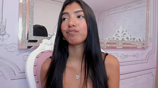 Snapshot of Daphne_Fox_ chatting on March 8, 9:17 am Daphne Fox online show from March 8, 9:17 am