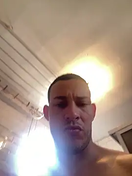 Snapshot of Diego3699 chatting on March 18, 12:58 pm Diego3699 online show from March 18, 12:58 pm