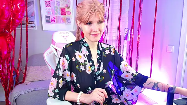 NellieLoyns online show from February 18, 8:14 pm