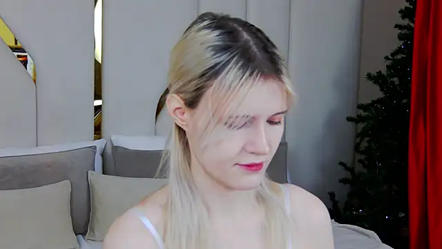 NellieLoyns online show from December 16, 5:18 pm