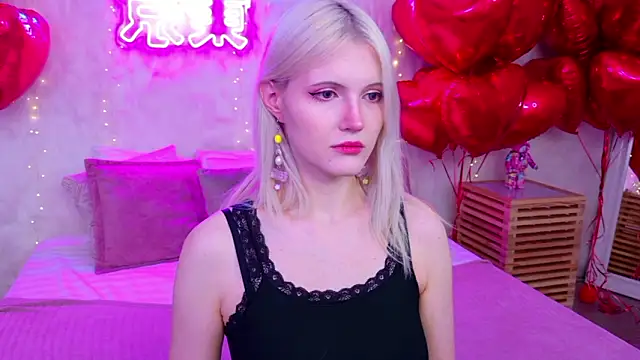 NellieLoyns online show from February 6, 5:05 pm