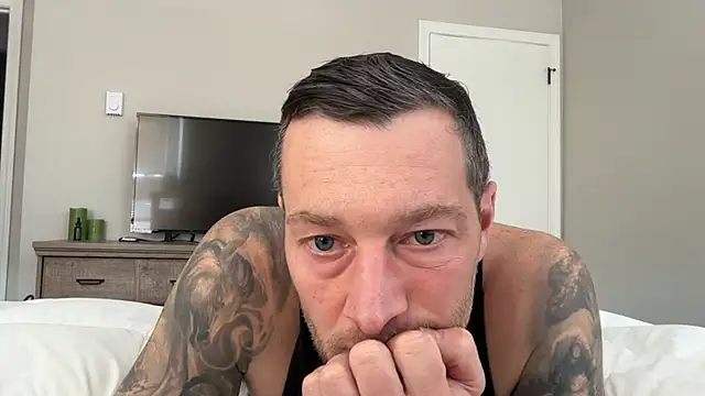 Snapshot of moon-boy chatting on December 24, 6:17 pm moon-boy online show from December 24, 6:17 pm