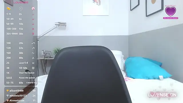 Snapshot of MommyHelpsmee chatting on January 30, 1:22 am MommyHelpsmee online show from January 30, 1:22 am