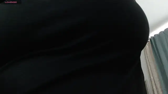 Snapshot of MommyHelpsmee chatting on October 15, 7:14 pm MommyHelpsmee online show from October 15, 7:14 pm