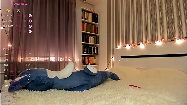 Snapshot of Awwwrora chatting on January 9, 5:00 pm Awwwrora online show from January 9, 5:00 pm