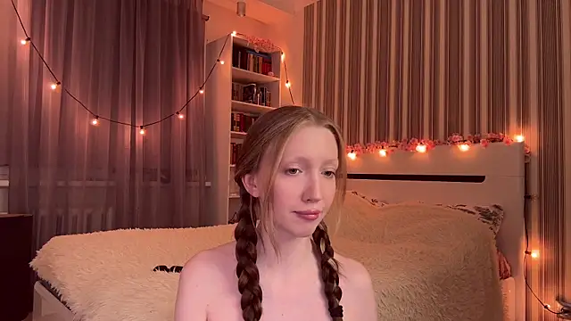 Snapshot of Awwwrora chatting on October 13, 7:25 pm Awwwrora online show from October 13, 7:25 pm