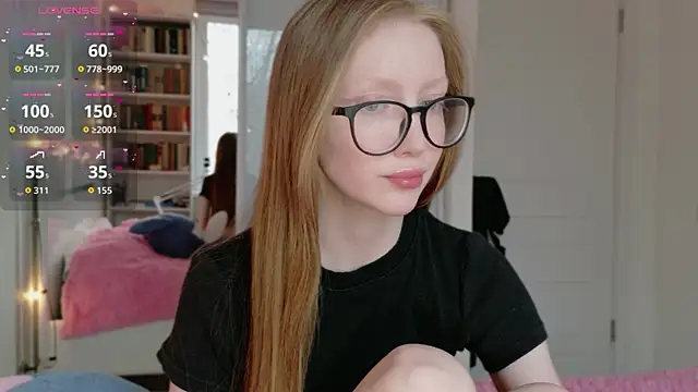 Awwwrora online show from April 20, 11:24 am