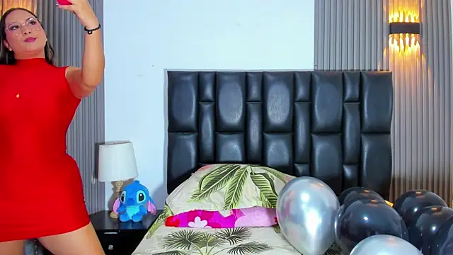 Snapshot of MiaLaurents chatting on September 14, 7:57 pm MiaLaurents online show from September 14, 7:57 pm