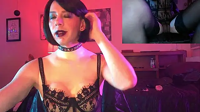 Snapshot of DominicaMolotov chatting on December 24, 3:27 am DominicaMolotov online show from December 24, 3:27 am