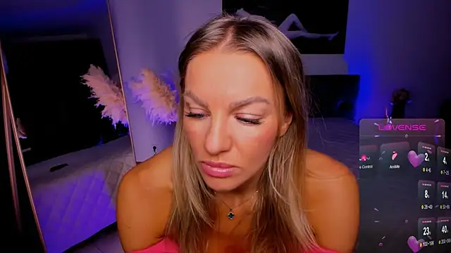 Oliva Candy online show from November 9, 9:40 am