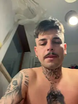 Snapshot of D3V0Z chatting on March 17, 6:39 am D3V0Z online show from March 17, 6:39 am