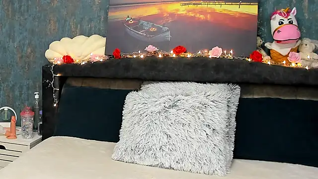 Snapshot of EmaLowe chatting on March 16, 12:34 am EmaLowe online show from March 16, 12:34 am