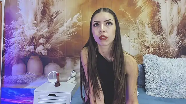 Snapshot of EmaLowe chatting on October 31, 8:48 am EmaLowe online show from October 31, 8:48 am