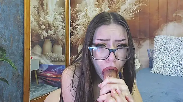 EmaLowe online show from February 20, 6:26 am