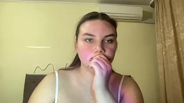 Snapshot of Dreamyblushfairy chatting on October 3, 5:54 pm Dreamyblushfairy online show from October 3, 5:54 pm