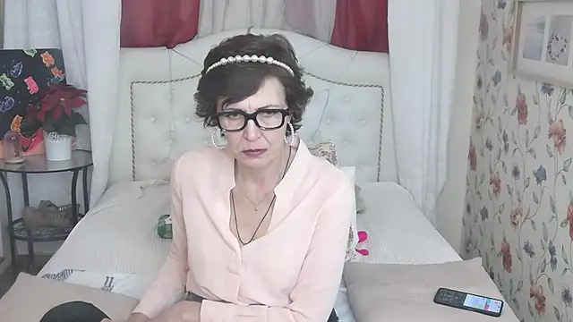 Snapshot of SilviaHart chatting on September 11, 1:11 pm SilviaHart online show from September 11, 1:11 pm