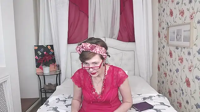 Snapshot of SilviaHart chatting on September 30, 12:43 pm SilviaHart online show from September 30, 12:43 pm