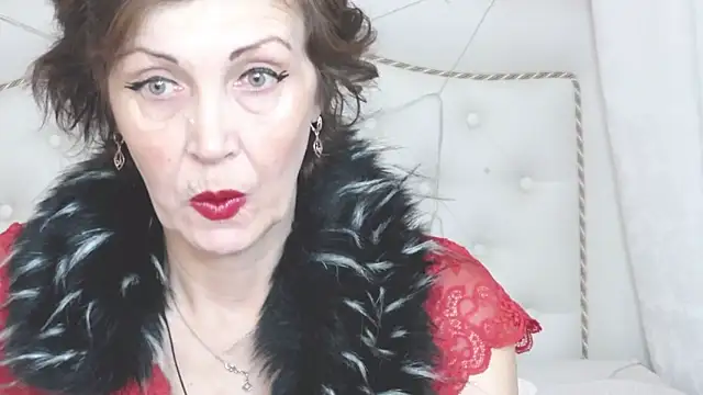 Snapshot of SilviaHart chatting on October 3, 7:27 am SilviaHart online show from October 3, 7:27 am