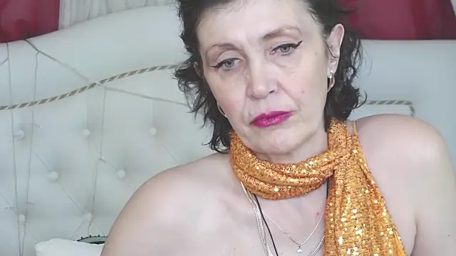 Snapshot of SilviaHart chatting on December 14, 6:52 am SilviaHart online show from December 14, 6:52 am