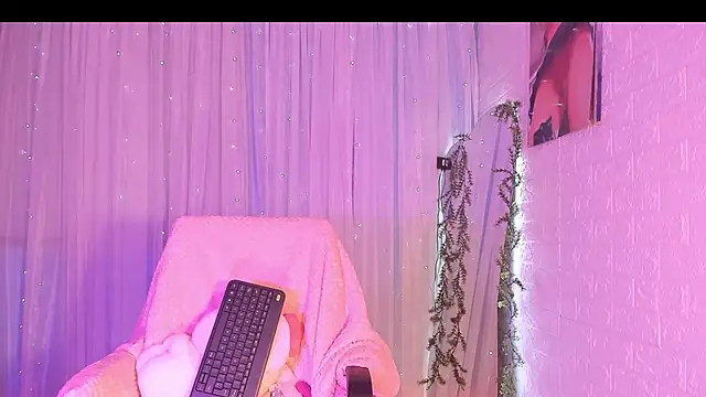 Snapshot of NattSumi chatting on January 3, 11:44 pm NattSumi online show from January 3, 11:44 pm