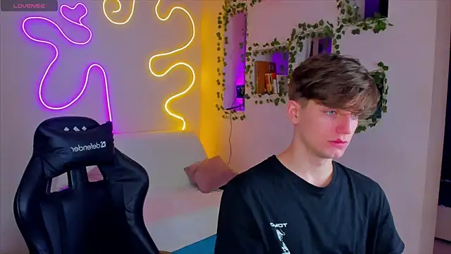 RobertAndLinela online show from January 22, 4:55 pm