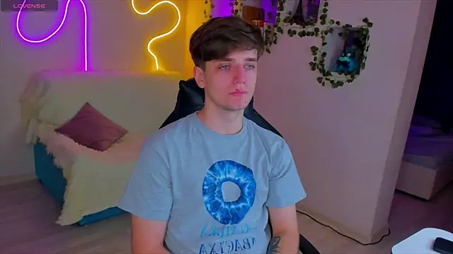 RobertAndLinela online show from January 24, 5:21 pm