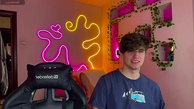 RobertAndLinela online show from February 28, 10:09 am