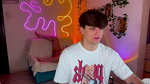 RobertAndLinela online show from September 18, 7:27 pm