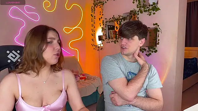 RobertAndLinela online show from September 23, 3:20 am