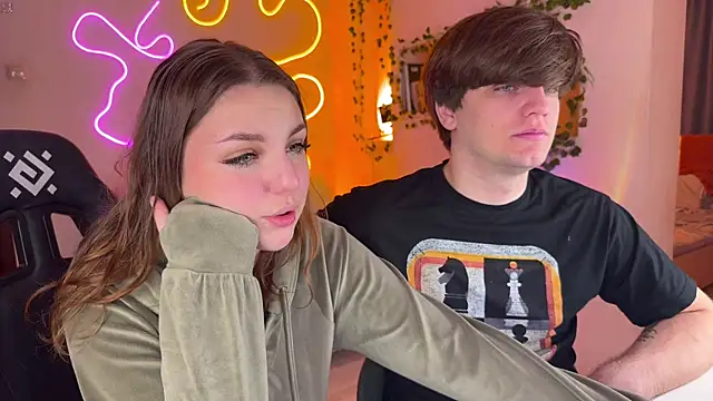 Snapshot of RobertAndLinela chatting on November 12, 2:50 pm RobertAndLinela online show from November 12, 2:50 pm