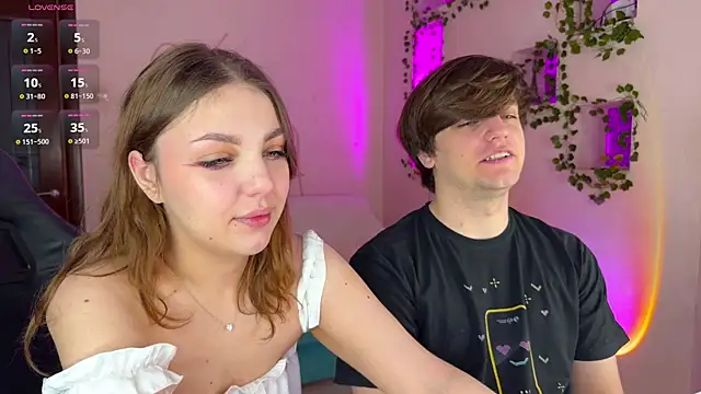 Snapshot of RobertAndLinela chatting on December 1, 2:27 am RobertAndLinela online show from December 1, 2:27 am