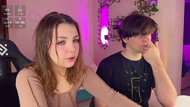 Snapshot of RobertAndLinela chatting on December 4, 2:10 am RobertAndLinela online show from December 4, 2:10 am