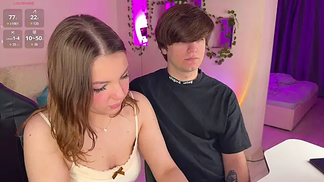 Snapshot of RobertAndLinela chatting on December 14, 5:35 am RobertAndLinela online show from December 14, 5:35 am