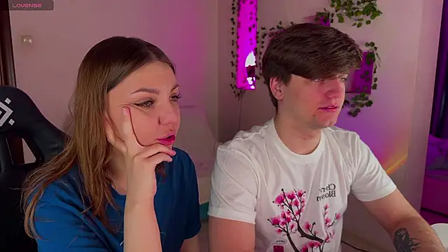 RobertAndLinela online show from February 4, 9:15 am