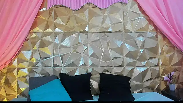 Snapshot of Lana_Parker_01 chatting on December 27, 11:10 pm Lana Parker 01 online show from December 27, 11:10 pm